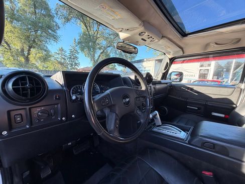Used 2005 HUMMER H2 SUT w/ Preferred Equipment Group AWD/4WD image 8
