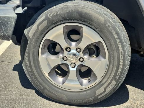 Used 2016 Jeep Wrangler Unlimited Sahara w/ Connectivity Group AWD/4WD image 5