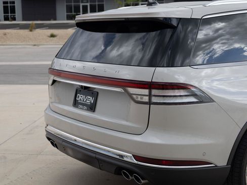 Used 2021 Lincoln Aviator Reserve w/ Equipment Group 202A AWD/4WD image 9