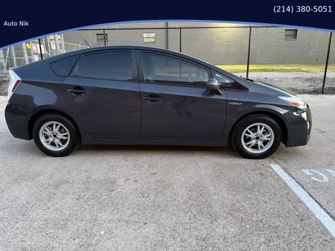Used 2011 Toyota Prius One image 2