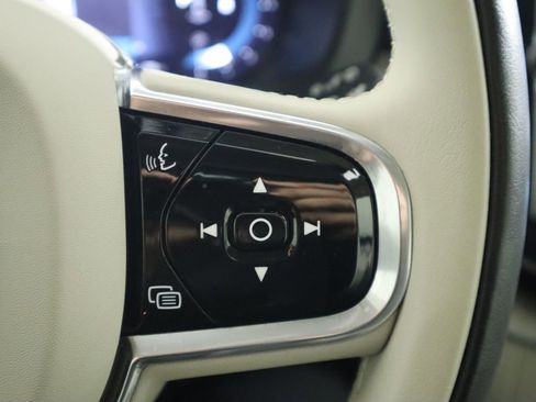 Used 2023 Volvo XC60 B5 Ultimate image 12