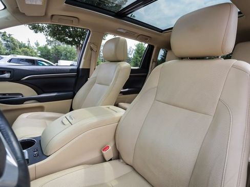 Used 2015 Toyota Highlander Limited Platinum AWD/4WD image 52