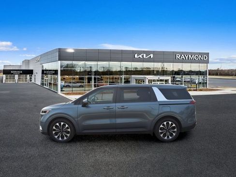 Certified 2023 Kia Carnival EX FWD image 6