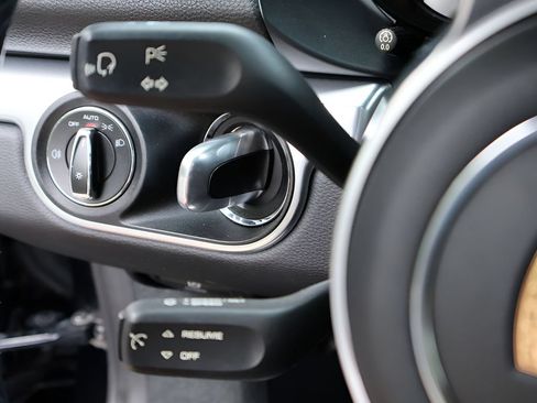 Used 2019 Porsche 718 Cayman RWD image 27