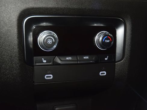 Used 2024 GMC Yukon XL Denali AWD/4WD image 46