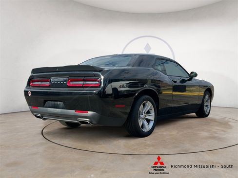 Used 2023 Dodge Challenger SXT image 3