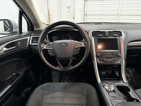 Used 2019 Ford Fusion SE FWD image 26