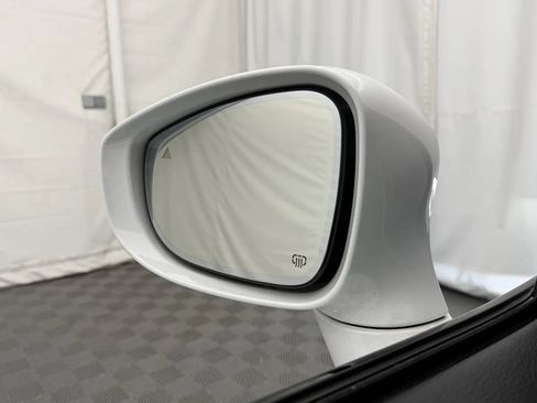 Used 2021 Chrysler Pacifica Limited w/ Uconnect Theater Family Group FWD image 14