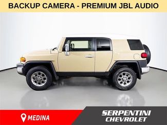 Used 2013 Toyota FJ Cruiser 4WD w/ Upgrade Pkg video 1