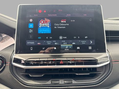 Used 2025 Jeep Compass Trailhawk AWD/4WD image 17