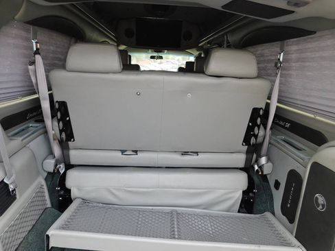Used 2016 Chevrolet Express 2500 RWD image 42