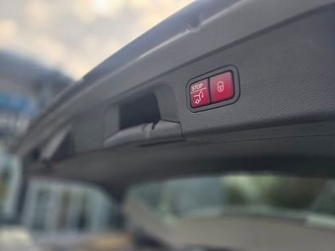 Used 2022 Mercedes-Benz GLC 300 4MATIC image 16