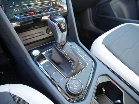 New 2026 Volkswagen Taos SE AWD/4WD image 9
