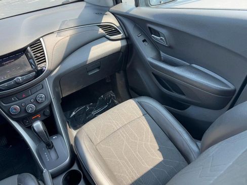 Used 2022 Chevrolet Trax LT w/ Driver Confidence Package AWD/4WD image 15