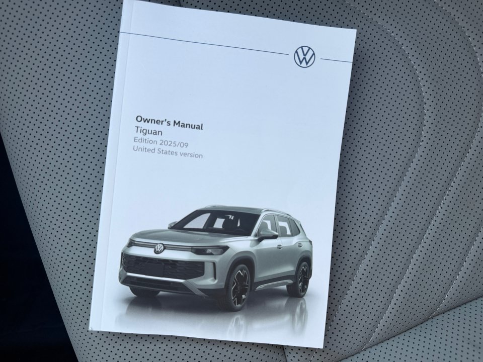 Certified 2026 Volkswagen Tiguan SE R-Line FWD image 34