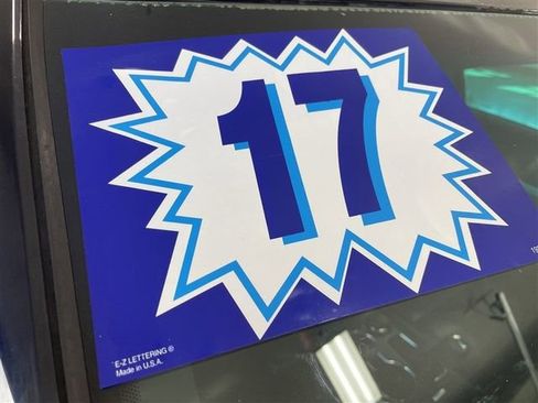 Used 2017 Ford Explorer XLT w/ Equipment Group 202A image 9