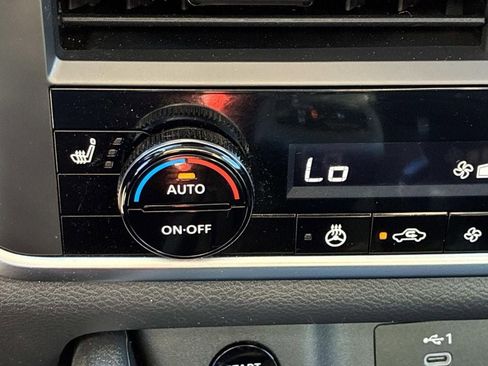 Used 2024 Nissan Rogue SV w/ SV Premium Package AWD/4WD image 32
