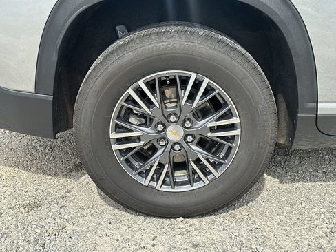 Used 2026 Chevrolet Traverse LT FWD image 17