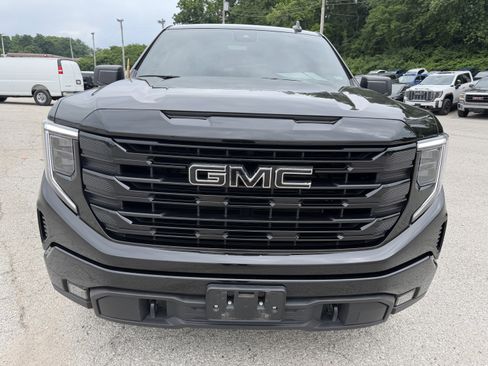 Used 2023 GMC Sierra 1500 Elevation AWD/4WD image 3