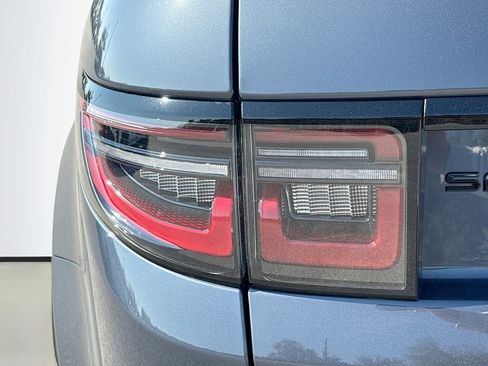 Used 2025 Land Rover Discovery Sport Dynamic SE image 10