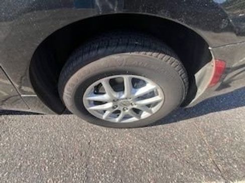 Used 2023 Chrysler Pacifica Touring-L image 11