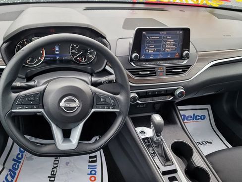 Used 2025 Nissan Altima 2.5 SV image 24