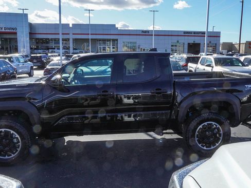 New 2025 Toyota Tacoma TRD Off-Road image 5