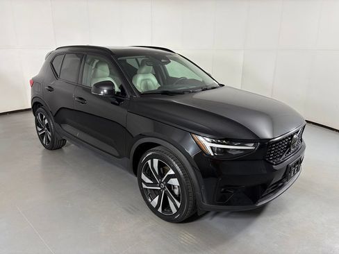 Used 2024 Volvo XC40 B5 Plus w/ Climate Package AWD/4WD image 47