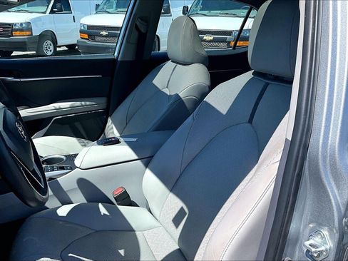 Used 2021 Toyota Camry XLE w/ Navigation Upgrade Package FWD image 22