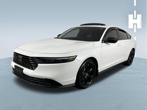 Used 2025 Honda Accord SE image 4