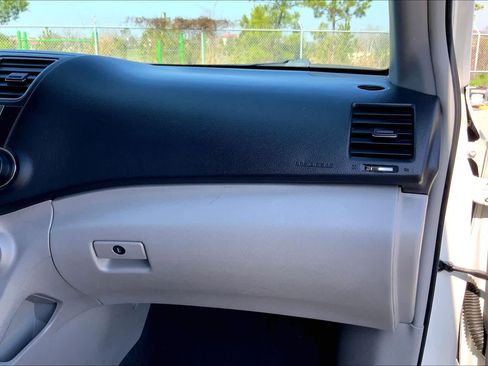 Used 2013 Toyota Highlander Limited image 18