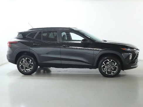 Used 2025 Chevrolet Trax LT w/ Driver Confidence Package FWD image 11