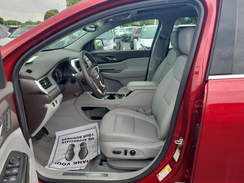 Used 2023 GMC Acadia SLT w/ Preferred Package FWD image 16