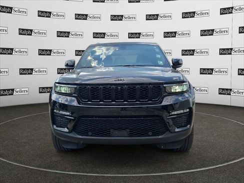 Certified 2025 Jeep Grand Cherokee Limited w/ Luxury Tech Group II RWD image 8