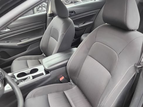 Used 2024 Nissan Altima 2.5 SV FWD image 10