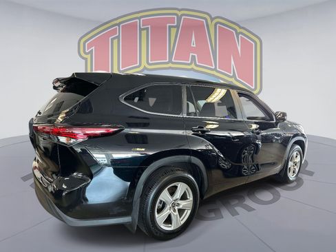 Certified 2024 Toyota Highlander LE AWD/4WD image 2