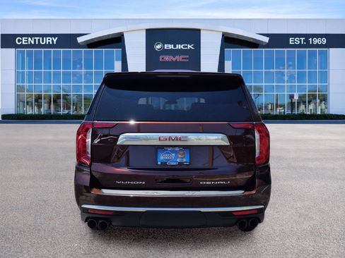 Used 2023 GMC Yukon XL Denali AWD/4WD image 5