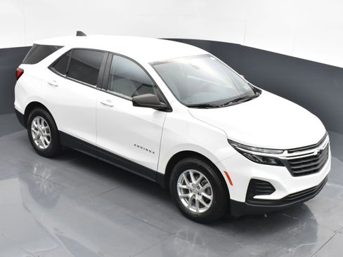 Used 2022 Chevrolet Equinox LS w/ LS Convenience Package FWD image 40