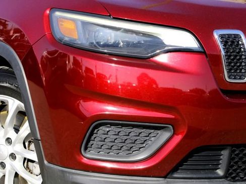 Used 2021 Jeep Cherokee Latitude FWD image 3