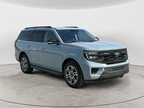 Certified 2025 Ford Expedition Active AWD/4WD image 7