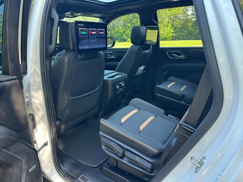 Used 2024 GMC Yukon AT4 w/ Technology Package AWD/4WD image 18