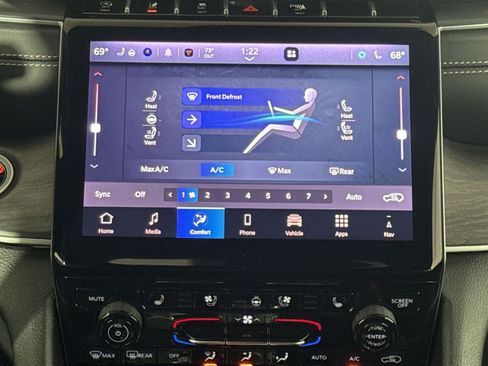 Used 2025 Jeep Grand Cherokee Limited w/ Luxury Tech Group II AWD/4WD image 21