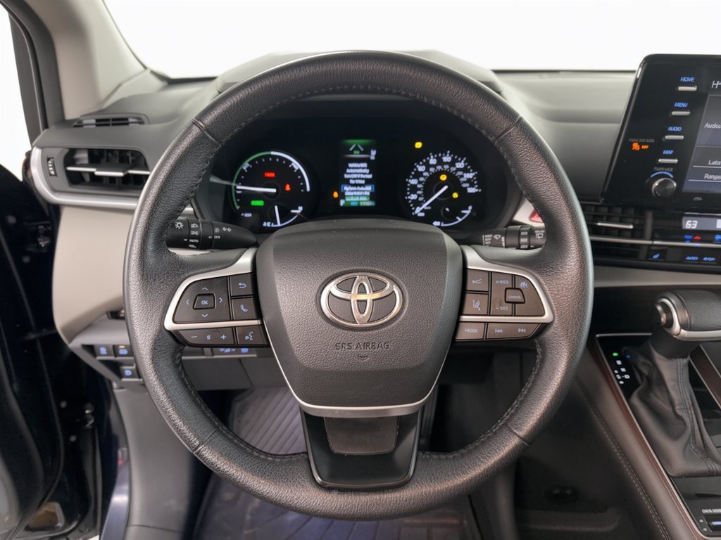 Used 2024 Toyota Sienna XLE FWD image 10