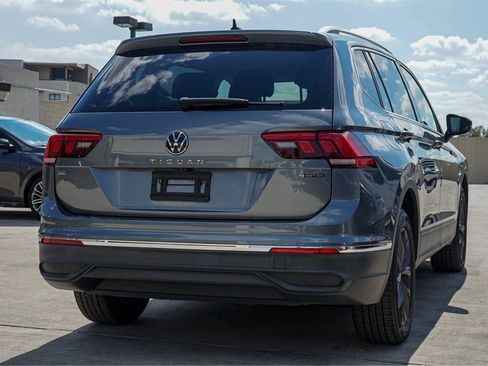 Used 2022 Volkswagen Tiguan SE image 8