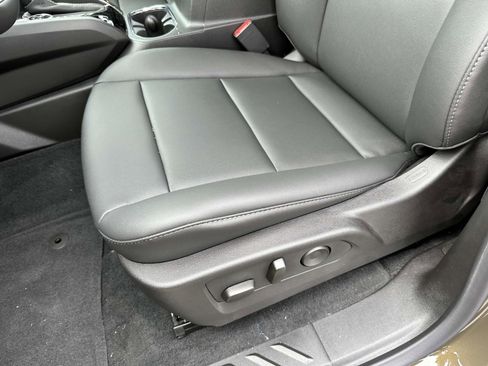 New 2025 GMC Canyon Elevation w/ Convenience Package image 16