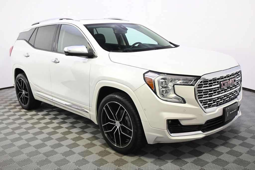 Used 2022 GMC Terrain Denali w/ Denali Premium Package AWD/4WD image 8