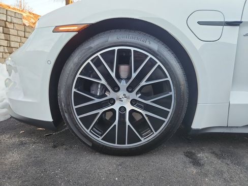 New 2025 Porsche Taycan image 27