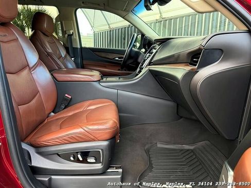 Used 2019 Cadillac Escalade Luxury image 32