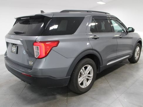 Used 2024 Ford Explorer XLT RWD image 9