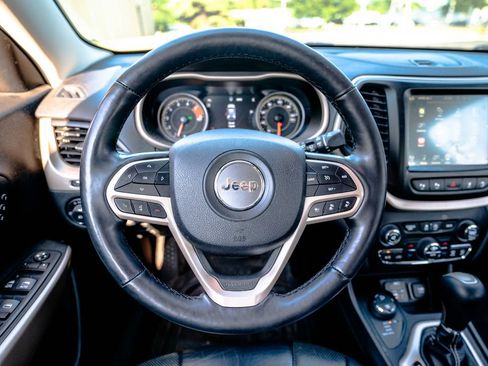 Used 2017 Jeep Cherokee Limited w/ Luxury Group AWD/4WD image 17